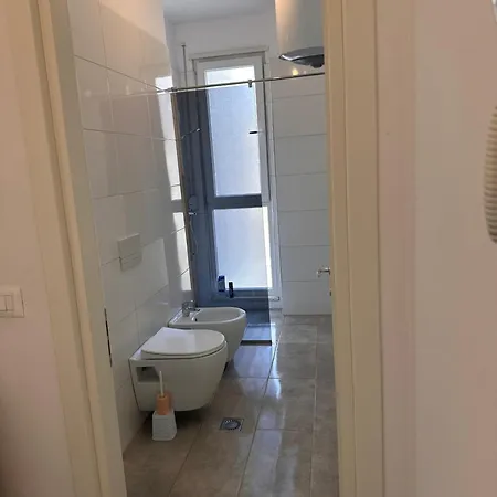 Bratti's Near Center And Mother Teresa Airport Apartment