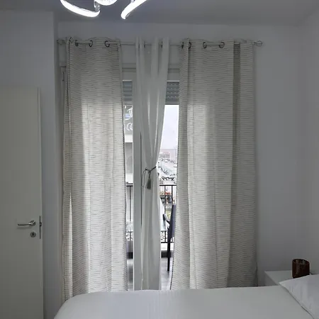 Bratti's Near Center And Mother Teresa Airport *