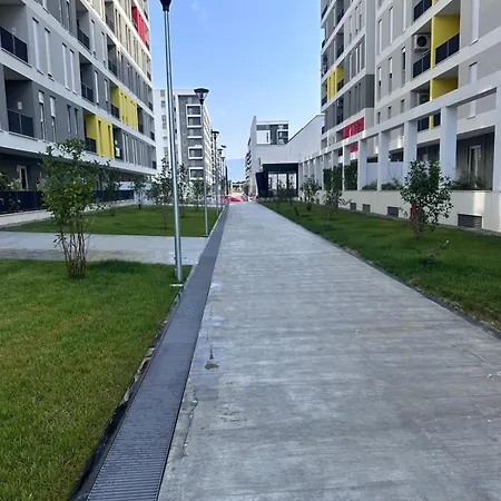 Bratti's Near Center And Mother Teresa Airport 公寓