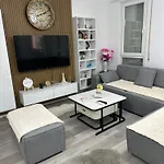 Tirana, Beautifull Near Mother Teresa Int Airport 地拉那