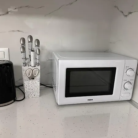 Bratti's Near Center And Mother Teresa Airport Apartment *