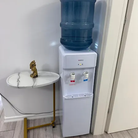 Bratti's Near Center And Mother Teresa Airport Apartment