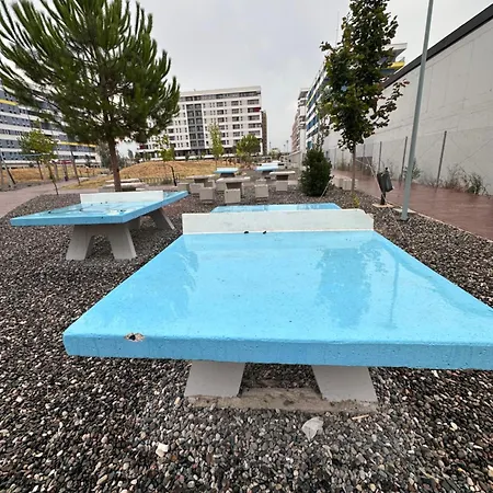 Bratti's Near Center And Mother Teresa Airport Apartment