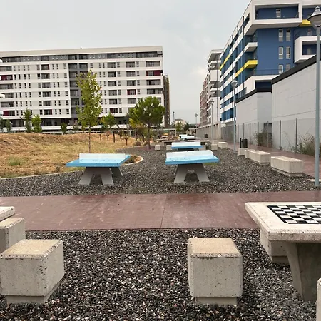 Bratti's Near Center And Mother Teresa Airport 아파트 *